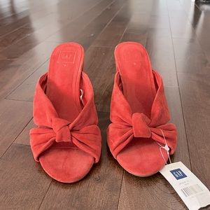 BRAND NEW NEVER WORN SUEDE HEEL FROM GAP